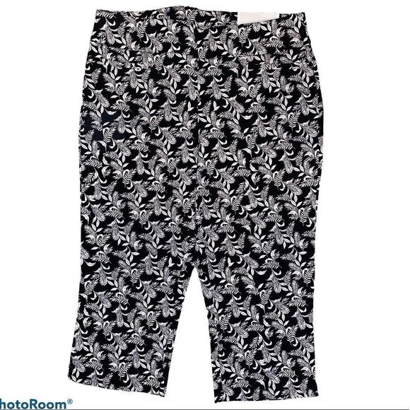 Christopher & Banks Signature Slim Crop Pants NWT - Picture 3 of 7